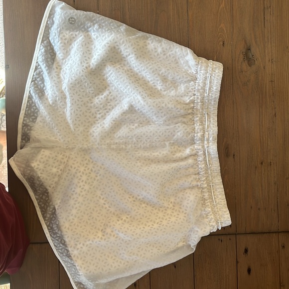 Lululemon size 4, Find Your Flock, lined white shorts. - Picture 3 of 6